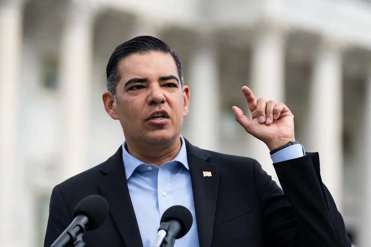 Democratic Lawmakers Sue Trump Administration Over ICE Facility Access