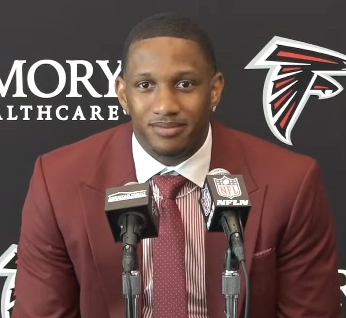 Unveiling Fantasy Football Sleepers: Expert Rankings and Potential Breakout Stars