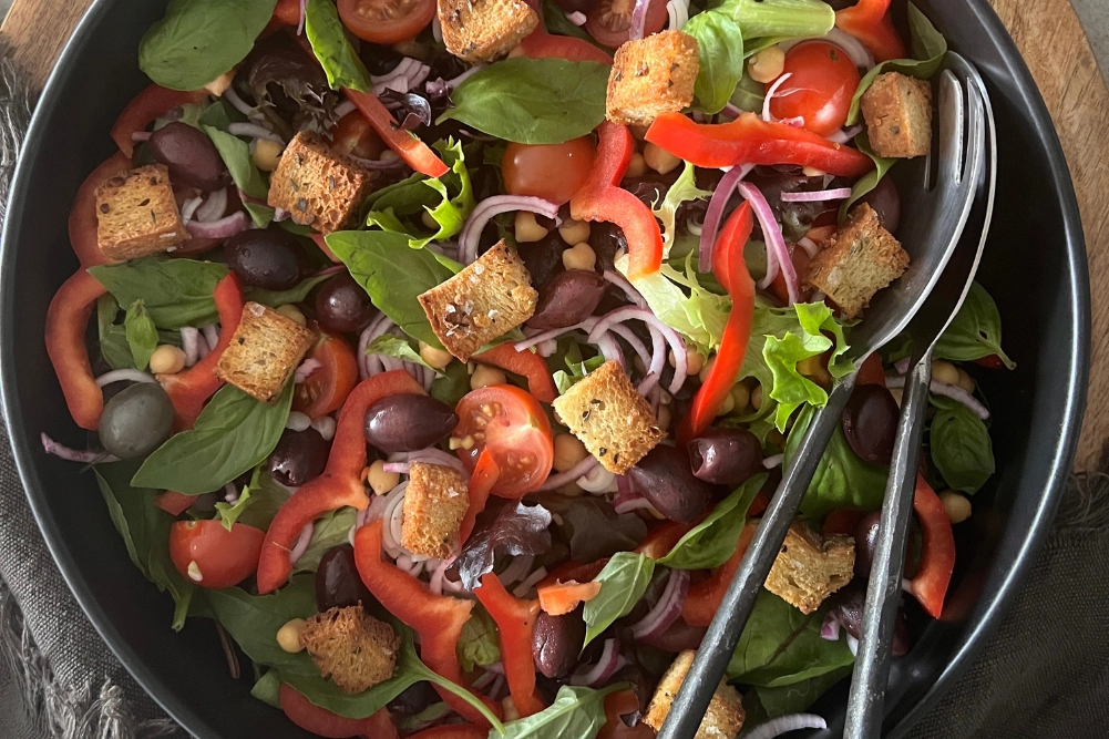 Delicious Mediterranean Chickpea Salad with Zesty Italian Dressing Recipe