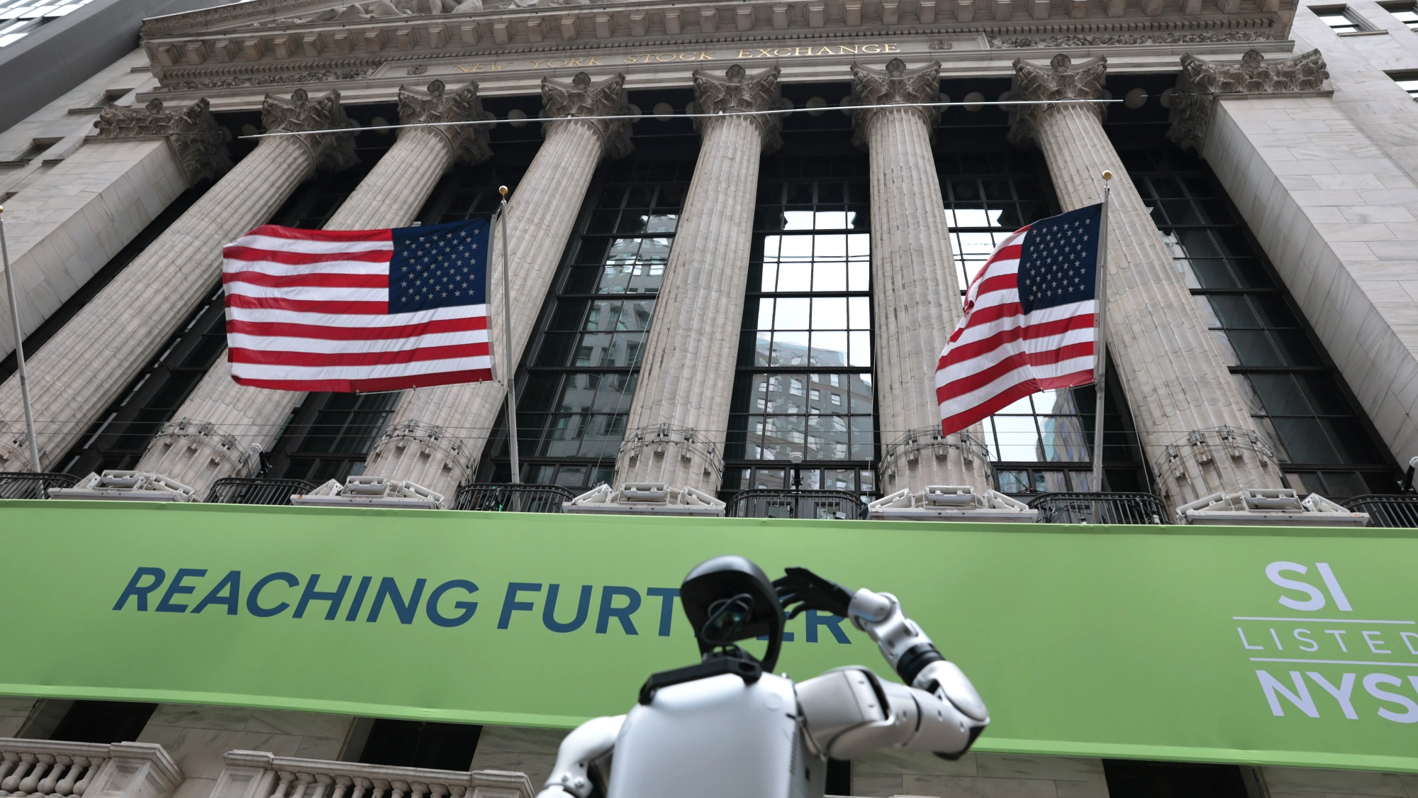 AI Trade Energizes Wall Street as Q2 Earnings Exceed Expectations