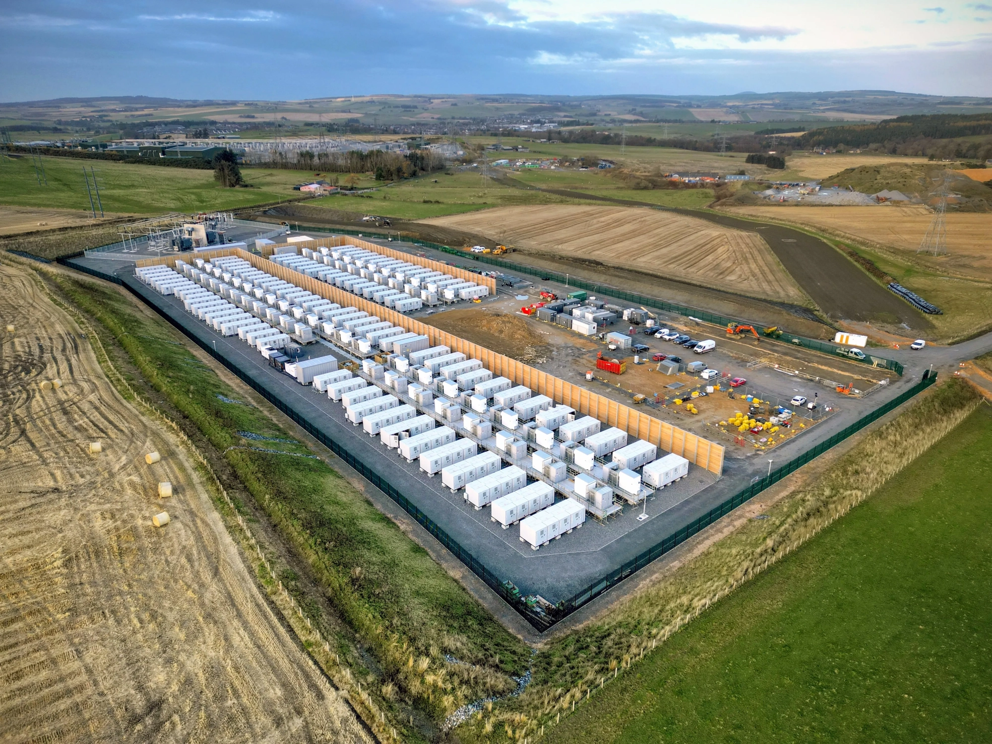 Grid-Scale Battery in the Scottish Highlands Saves the Day: How Do Grid-Forming Inverters Work?