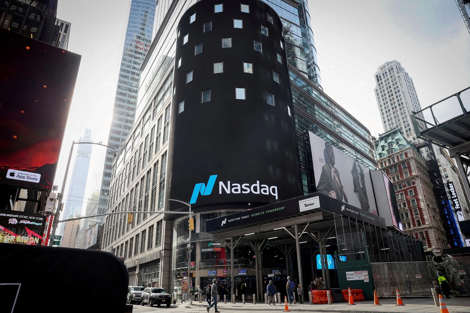 Tech Stock Sell-Off Fears Surge: Wall Street Traders Loading Up on 'Disaster Puts