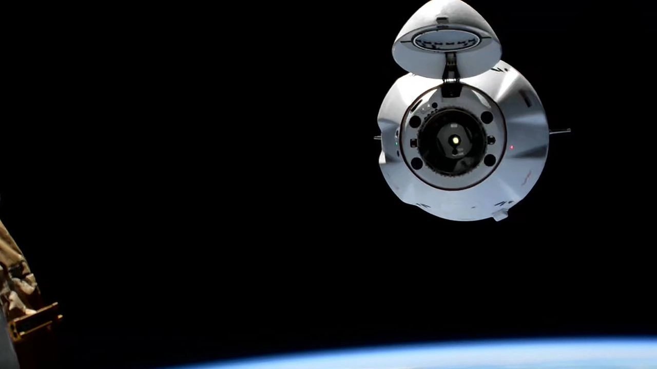 SpaceX CRS-33 Dragon Capsule Successfully Docks at ISS