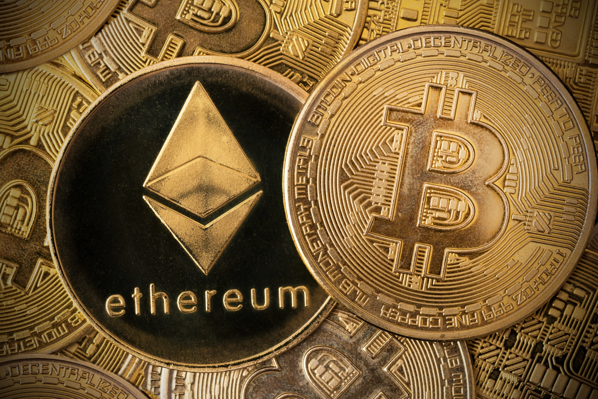 Bitcoin Slumps to Six-Week Low Amid Economic Uncertainty