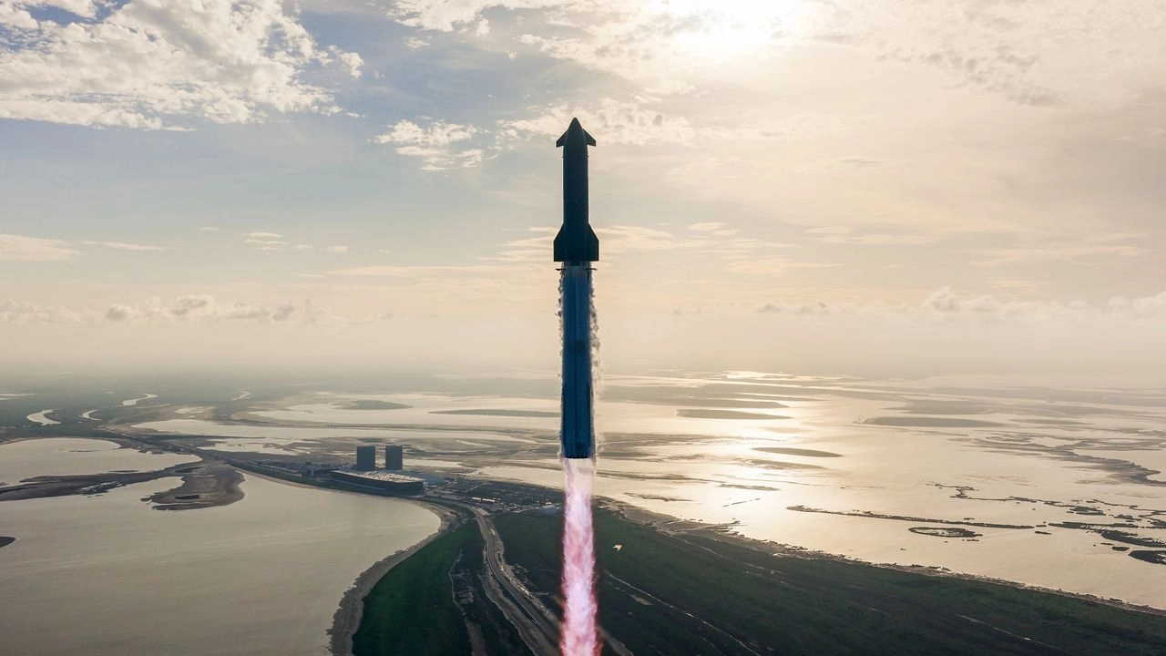 SpaceX Starship Megarocket Aces 10th Test Mission with Historic Splashdown