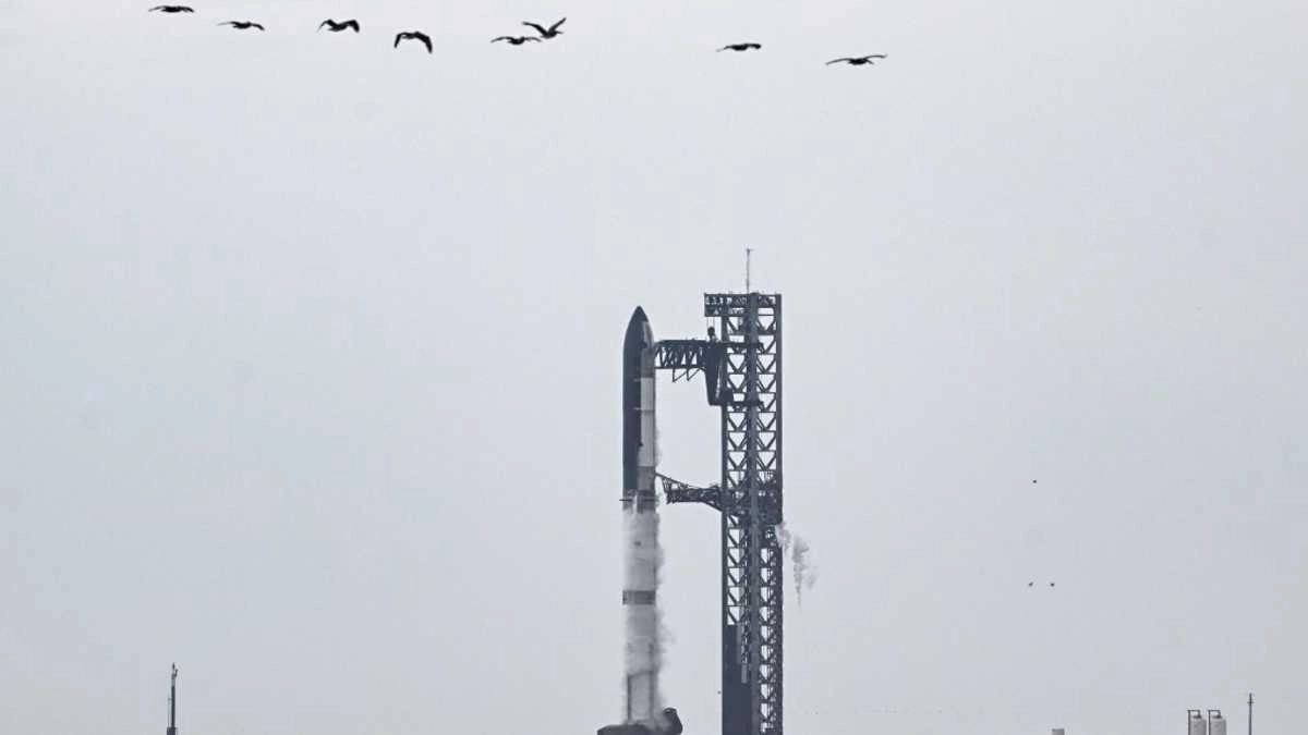 SpaceX Starship Megarocket Faces Critical 10th Test Flight Challenges