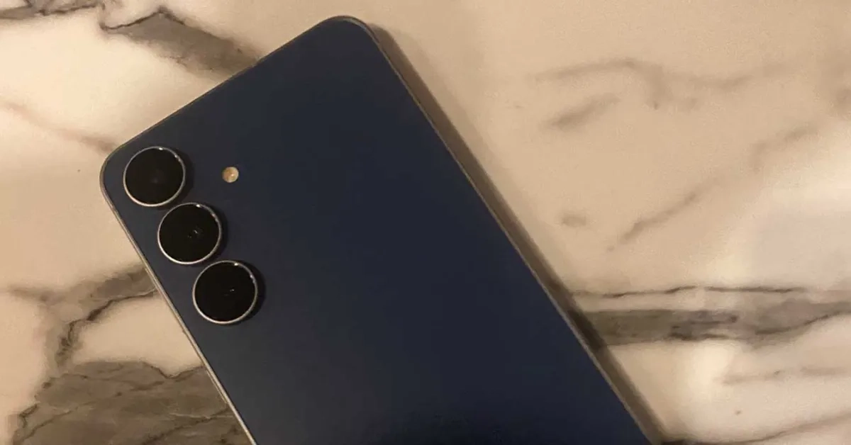 Samsung Galaxy S25 FE Leak Reveals Real-World Images & Galaxy AI Features